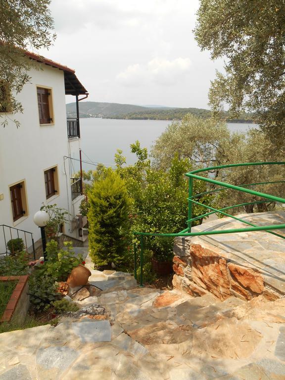 Violetta Studios & Apartments Milina Exterior photo